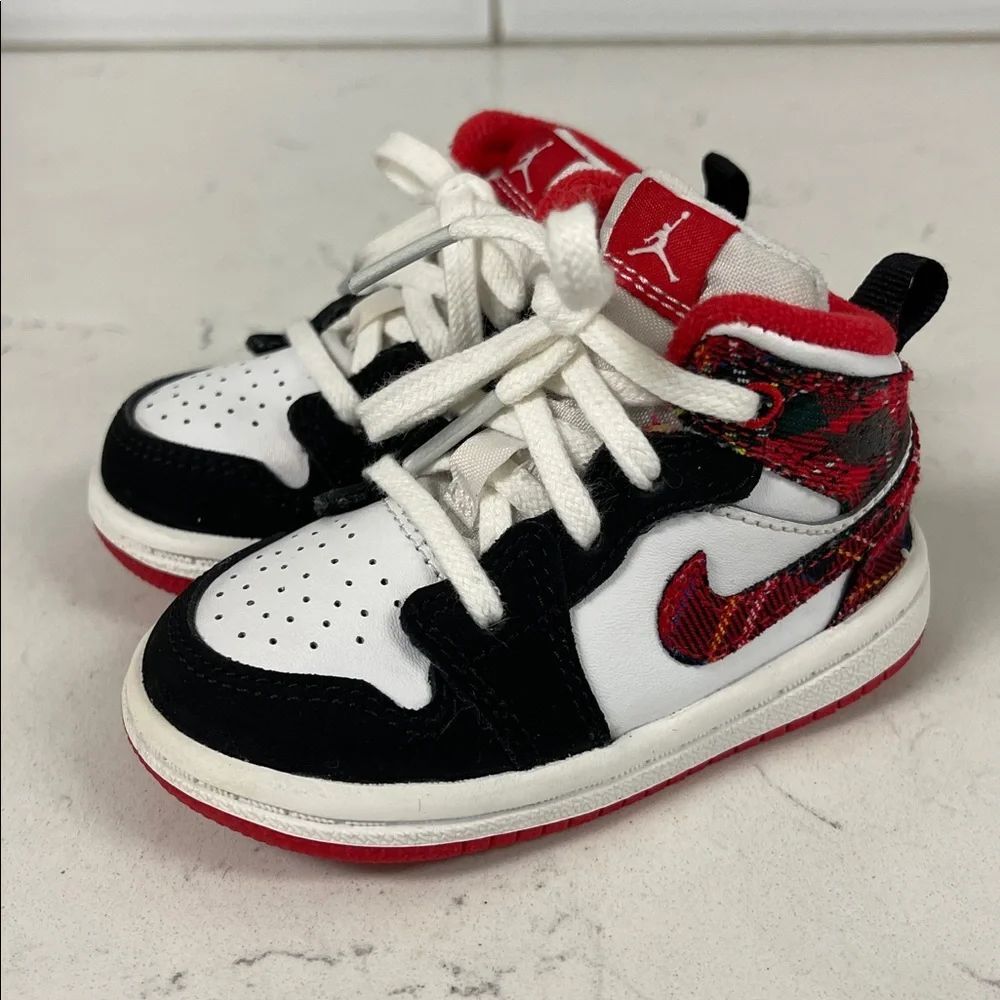 Nike Air Jordan 1 Mid "Bad Santa" 640735-607 PS Size 4C
